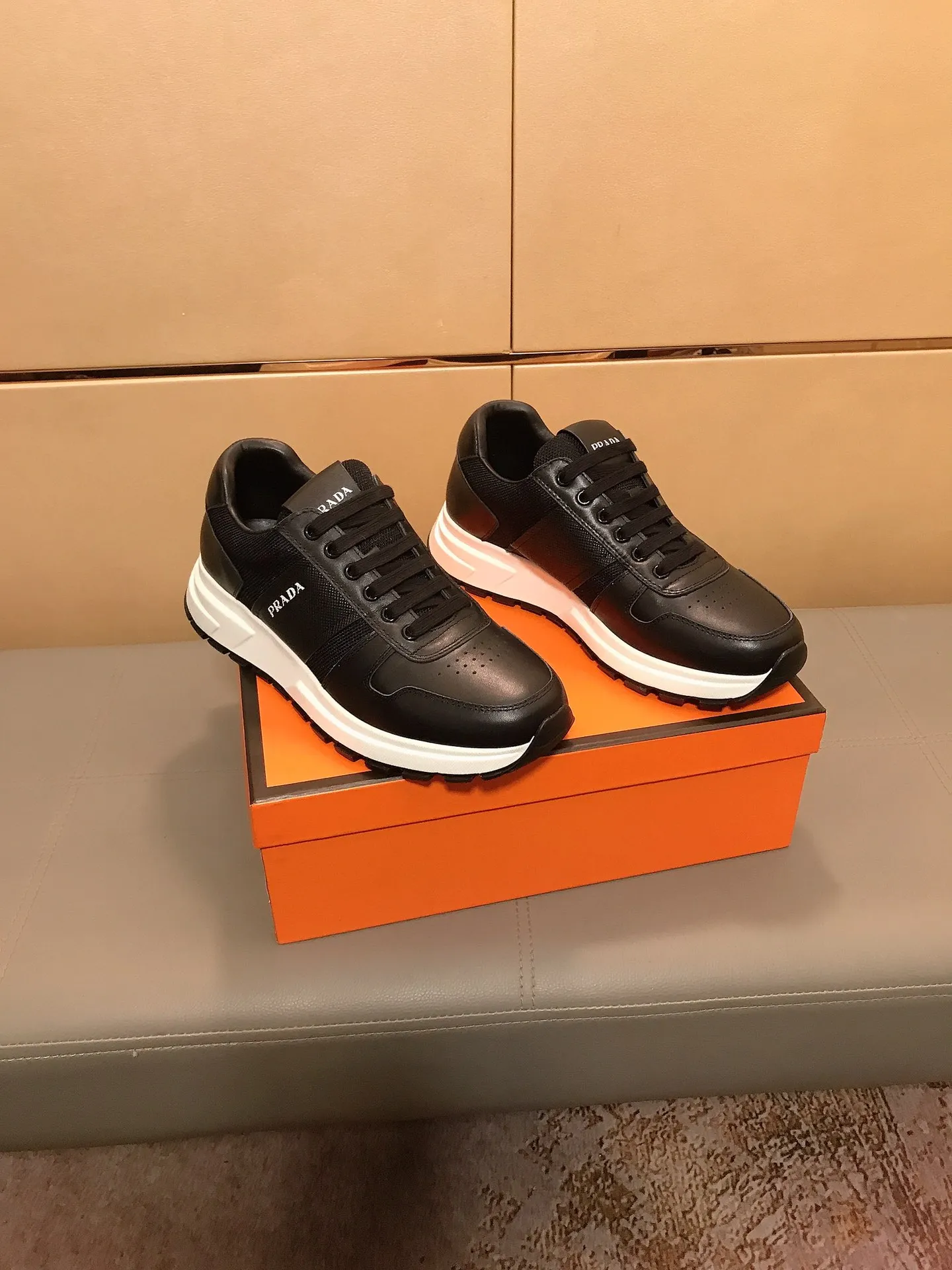 Ex-factory price 400 👟👟【PRADA】Prada's new men's fashion sports and casual shoes🇨🇳High-end boutique💯Exquisite details, uppers made of cowhide + breathable fabrics, pigskin lining🌶🌶Lightweight, wear-resistant and non-slip original outsole, comfortable to wear🎋Classic craftsmanship, fine workmanship, worth owning Code number: 38-44